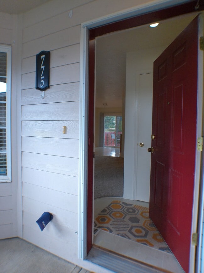 Photo - 775-KE775 17th St NE