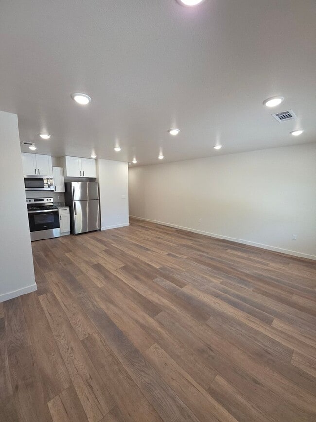 Photo - 709 W 12th St Unit A