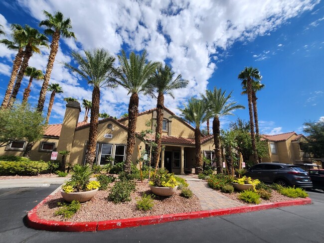 Centrally Located 2BD/2BTH Gated Condo Wit... - Centrally Located 2BD/2BTH Gated Condo Wit...