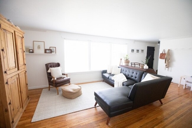 Building Photo - 4019 S Olympic Way