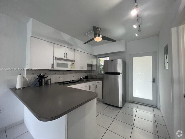 Building Photo - 1420 Pennsylvania Ave Unit 209 Rental