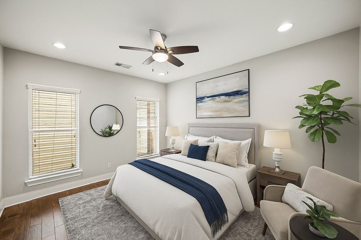 Photo - 919 W 17th St