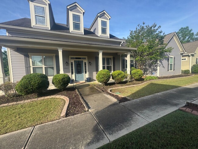 Available Now Charming Resort-Style Home f... - Available Now Charming Resort-Style Home f...