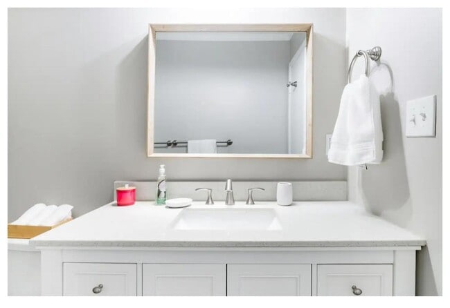 Photo - 322 Crestview Cir