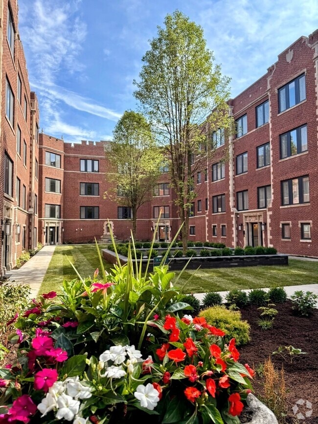 Building Photo - 1337 W Estes Ave Unit 2A Rental