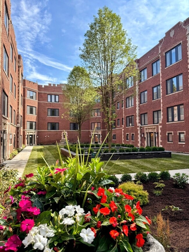 Building Photo - 1337 W Estes Ave Unit 1A Rental
