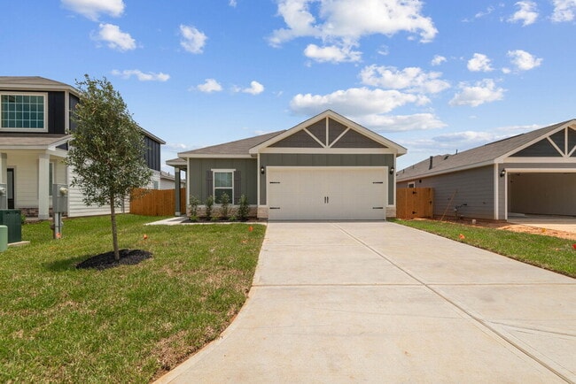 Building Photo - 16430 Honeysuckle Hl Dr