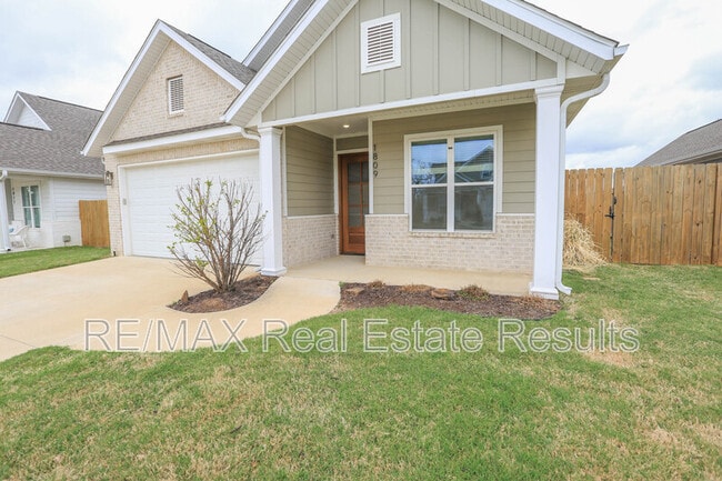 Photo - 1809 W Saddlebrook Ln