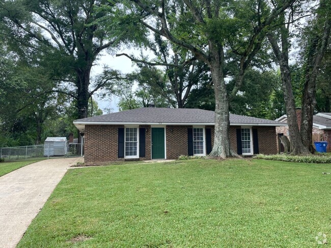 Building Photo - Great Refreshed Home