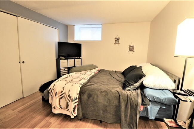 Photo - 21 Kinross Rd Condo Unit 1