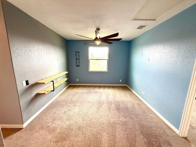 Photo - **APPLICATION RECEIVED** AVAILABLE NOW! Mo...