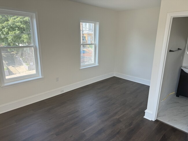 Photo - 106 N 9th St