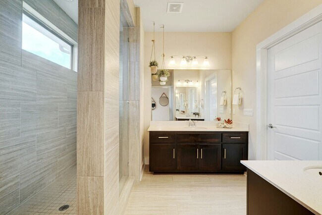 Photo - 1603 Arcilla St