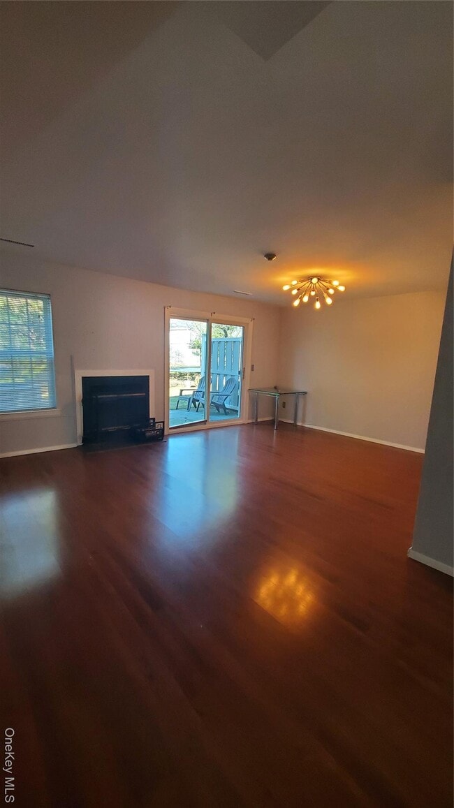 Photo - 1404 Sara Cir