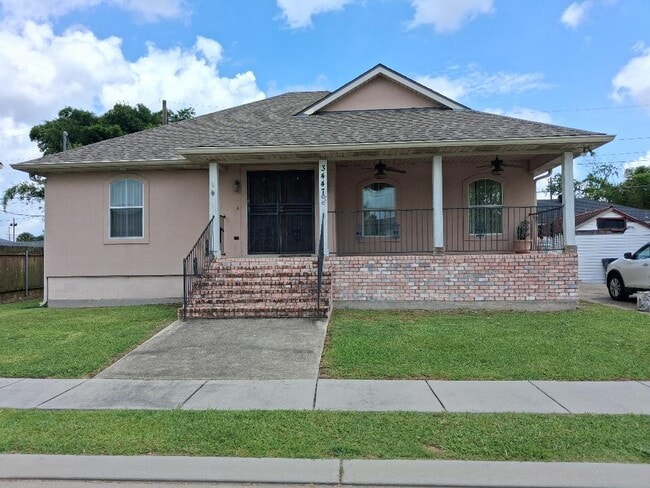 Front view - 3447 Derby Pl