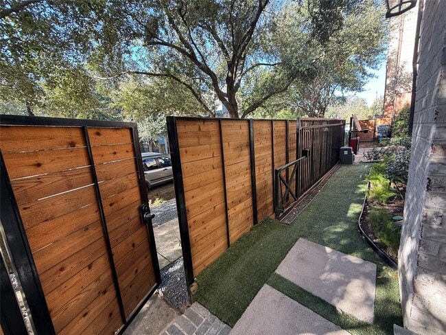 Building Photo - 620 Rutland St