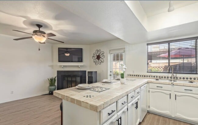 Photo - 170 E Guadalupe Rd