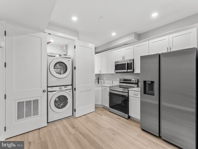 Photo - 1682 N 54th St