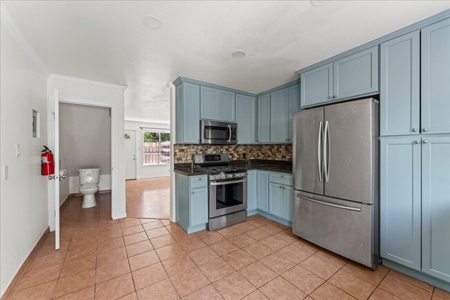 Building Photo - 2217 9th St Unit 2