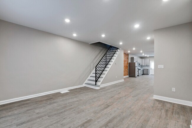 Photo - 6205 Elmwood Ave