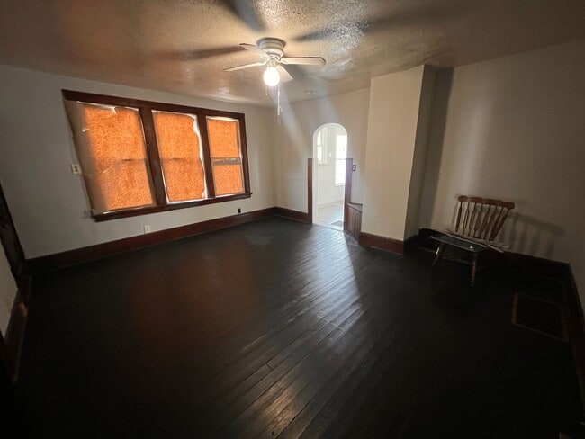 Building Photo - 491 Allyn St Unit #1 Rental