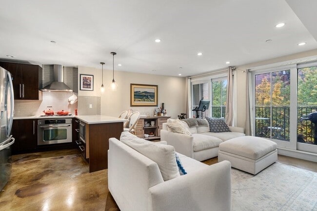 Building Photo - 64-66-66 Salem St Unit 4R