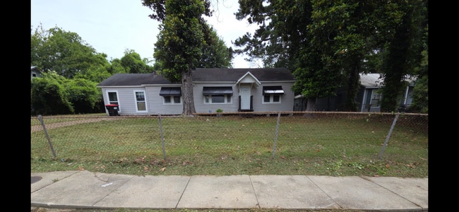 Building Photo - 323 Gauthier Rd