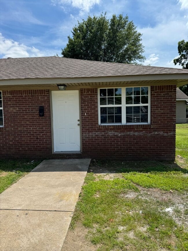 Photo - 2 BED / 1 Bath Apartment in Truman. READY NOW!