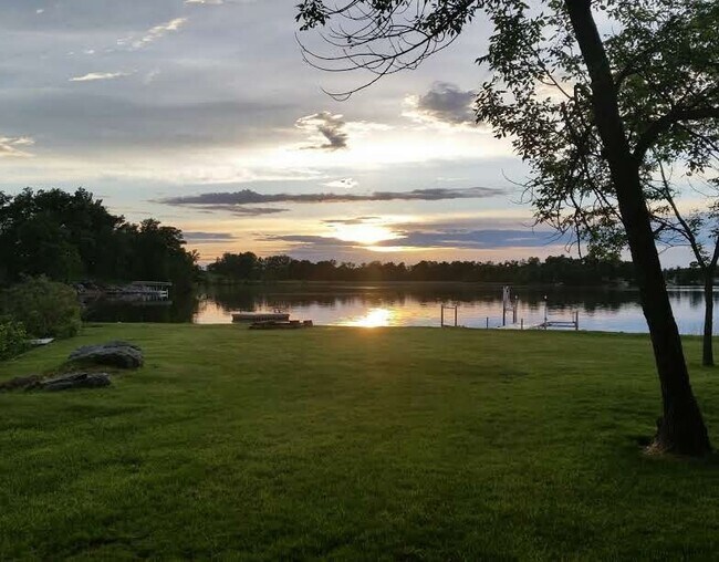 Charming 2 Bedroom Lake Home Rental on Map... House Rental in