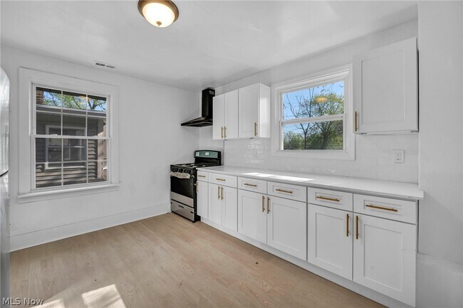 Photo - 2049 W 85th St Unidad UP