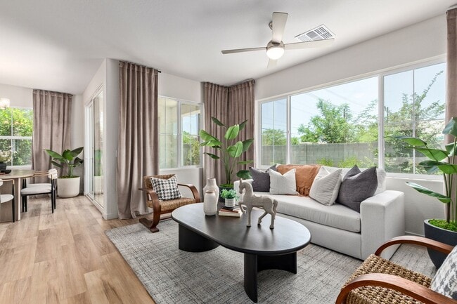 Building Photo - BEAUTIFUL PHOENIX HOME IN GATED COMMUNITY!