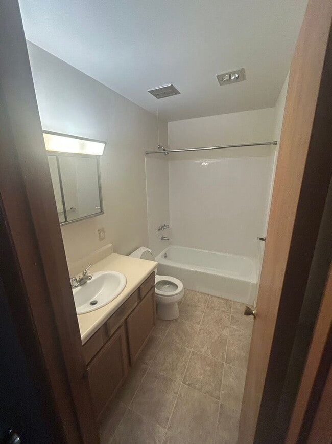 Photo - Colonial Gardens Apartments Unit Apt 50