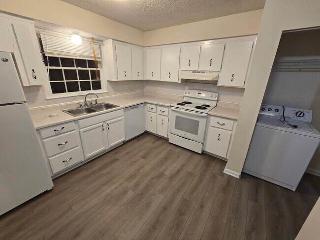 Photo - 2110 Kings Gate Cir