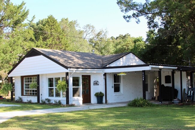 Building Photo - 1139 N Bayshore Dr Rental