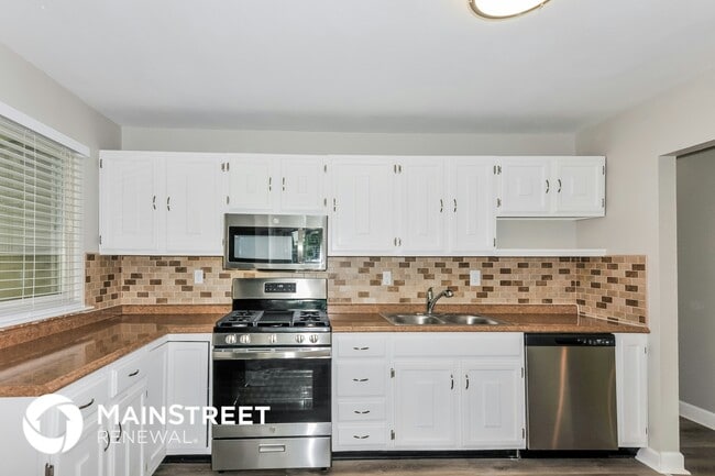 Photo - 635 Loyola Dr