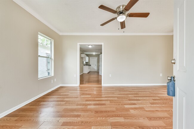 Photo - 7615 Ave E