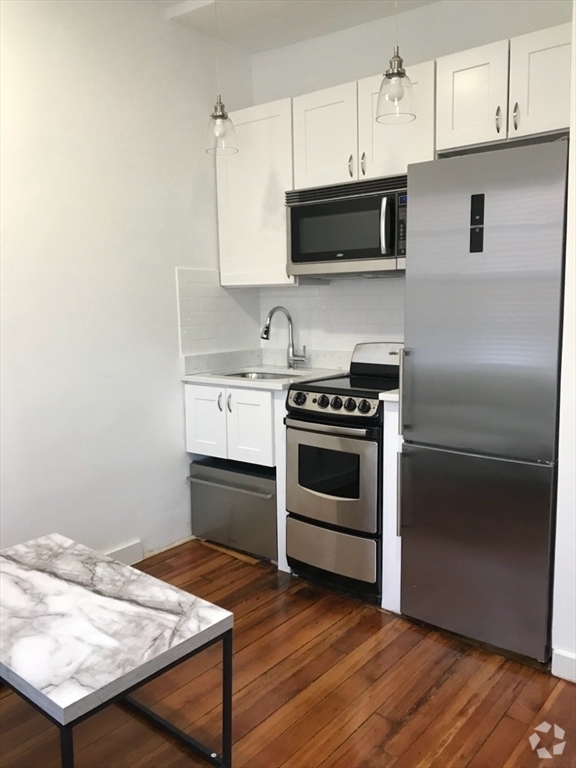 Building Photo - 1620 Beacon St Unit 3 Rental