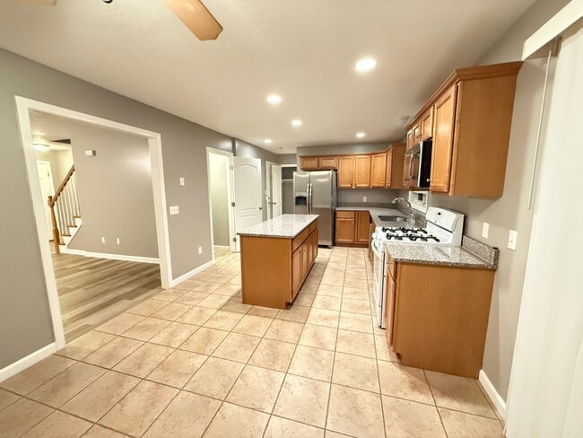 Building Photo - 35-37 Westwood Drive Unit 35