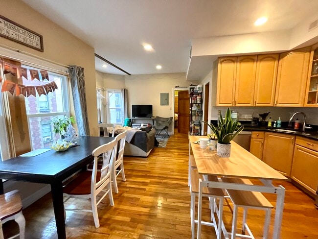 Photo - 1031 Tremont St Unidad 4