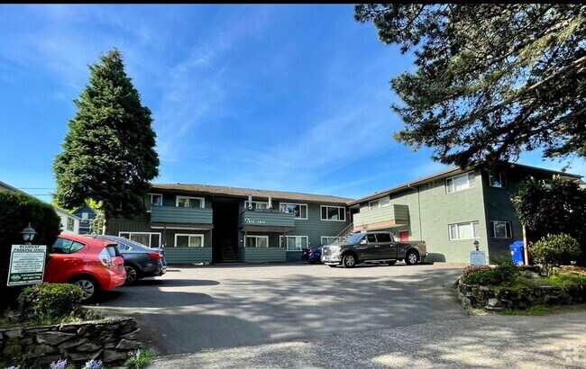 Building Photo - Irvington Top Floor 1 Bed~ Off Street Park... Unit 1812 Rental