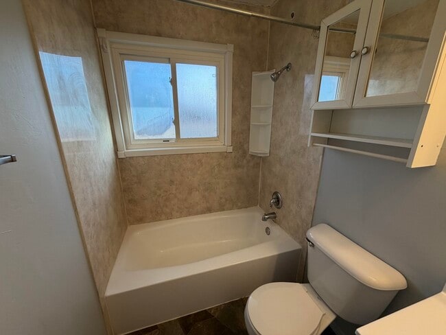 Photo - 1605 Crestview-