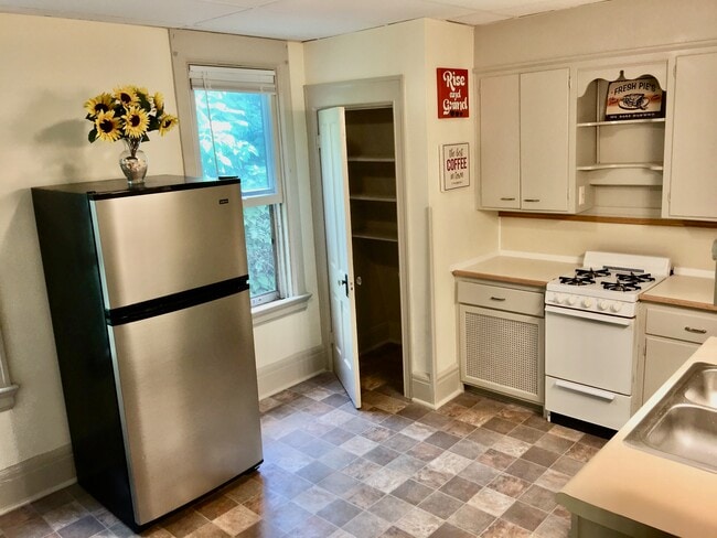 Building Photo - 910 Columbia Ave Unit 2 Rental