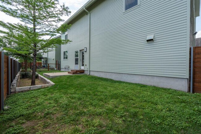 Photo - 301 W Stassney Ln