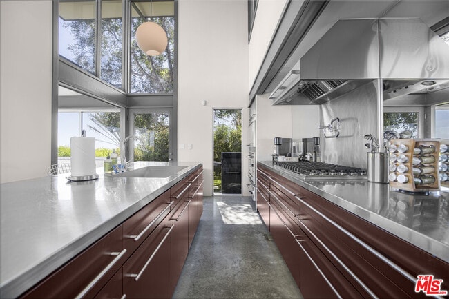 Building Photo - 9892 Beverly Grove Dr Rental