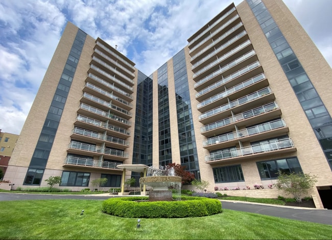 Building Photo - 4545 Wornall Rd Unit 1108