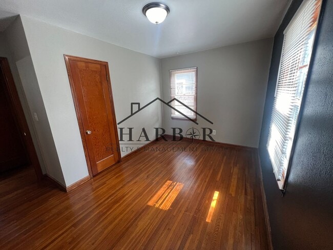 Photo - 709 5th Ave SW