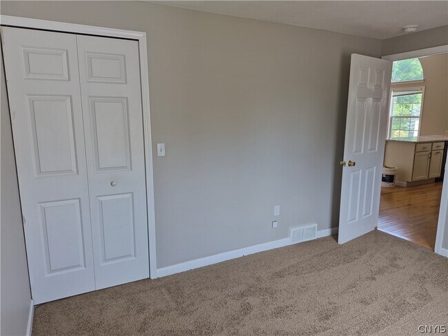 Photo - 113 Braintree Dr