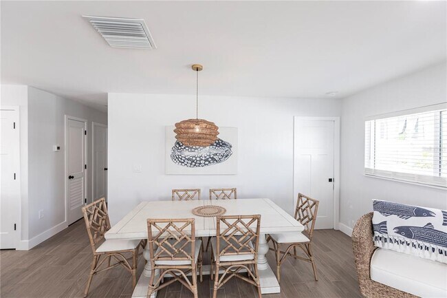 Photo - 6020 Midnight Pass Rd