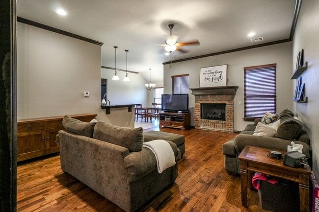 Photo - Perfect 4 bed, 2 bath, 3 car in The Grove/Deer Creek