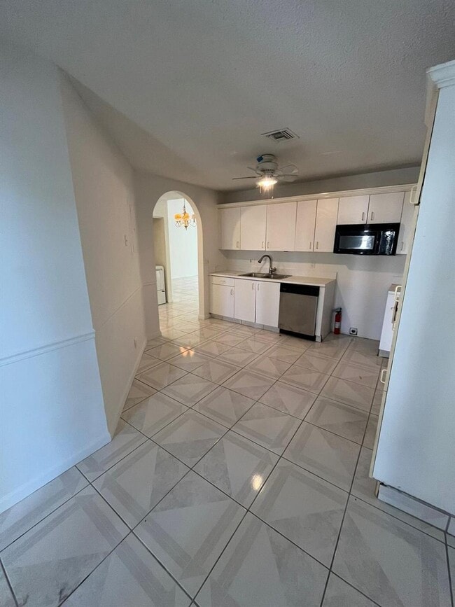 Building Photo - 102 Sunshine Blvd Rental